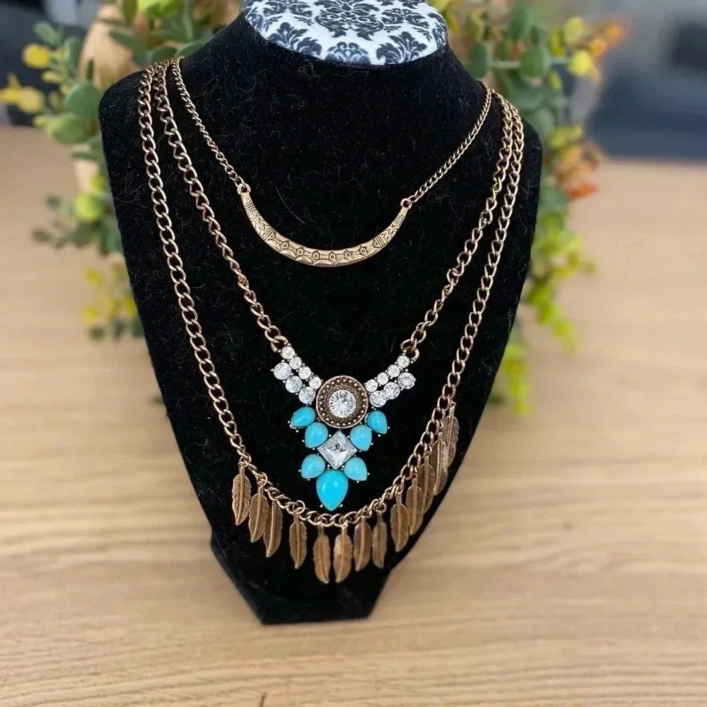 🆕Layered Rhinestone Engraved Necklace🆕 - Picture 2 of 8